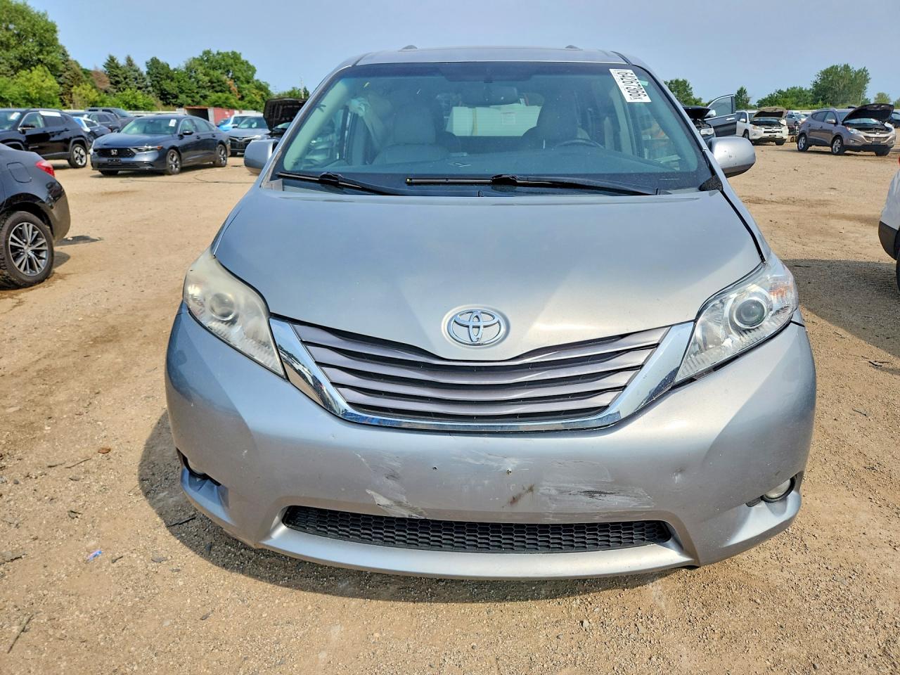 2015 Toyota Sienna Xle 7-passenger Серебряный vin: 5TDDK3DCXFS120220