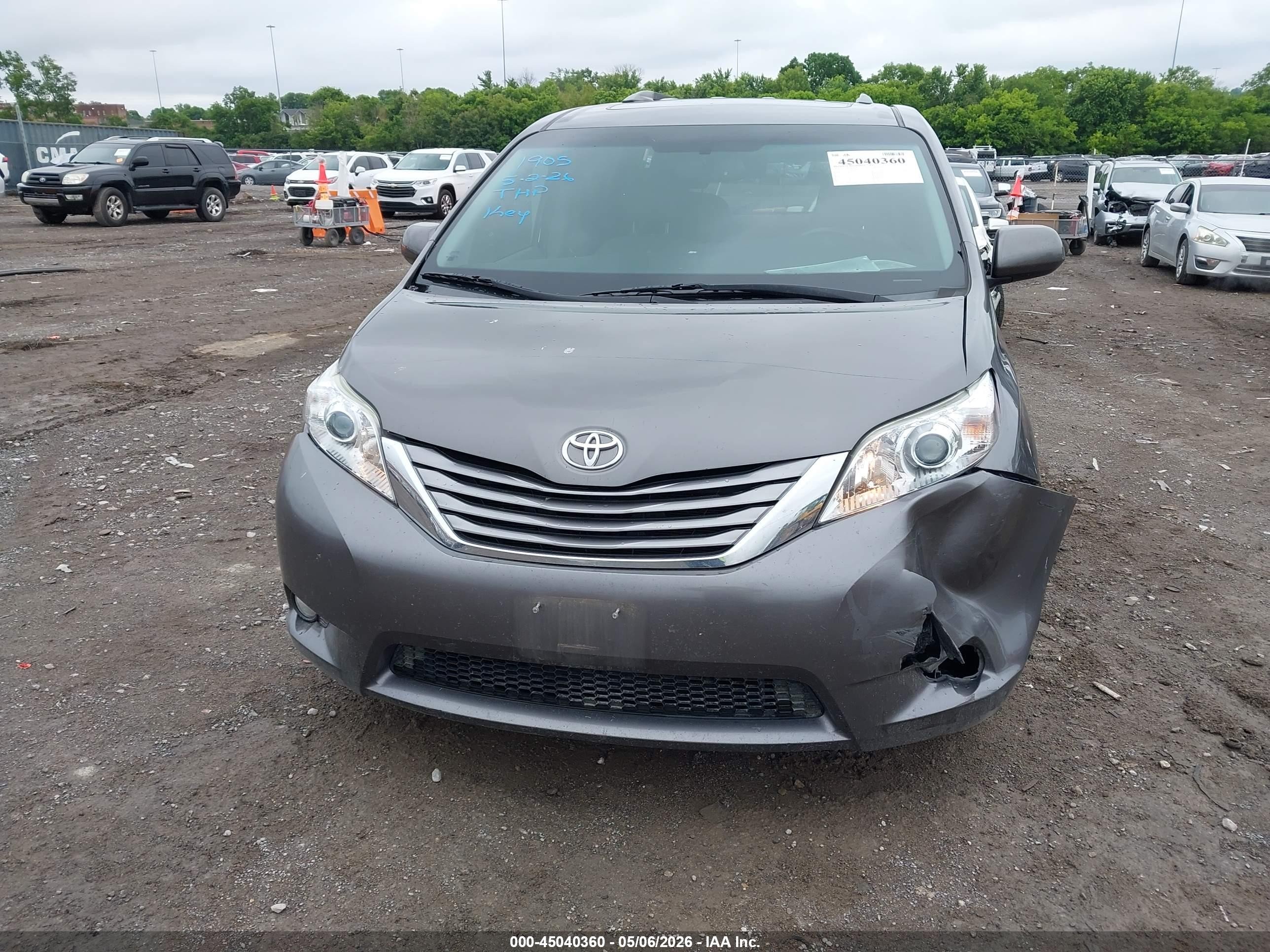2016 Toyota Sienna Xle Серый vin: 5TDDK3DCXGS136564