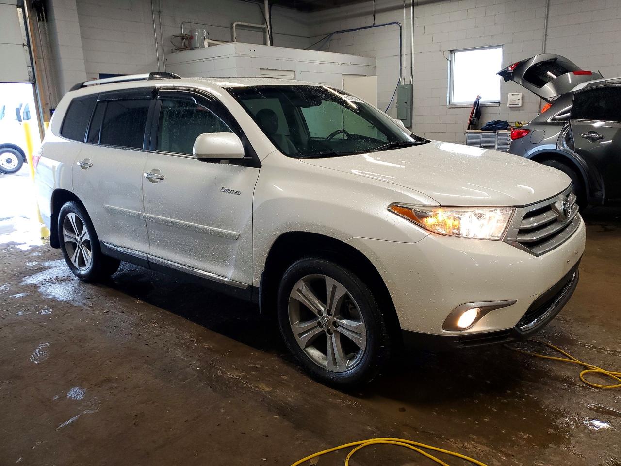 2011 Toyota Highlander Limited White vin: 5TDDK3EH0BS047797