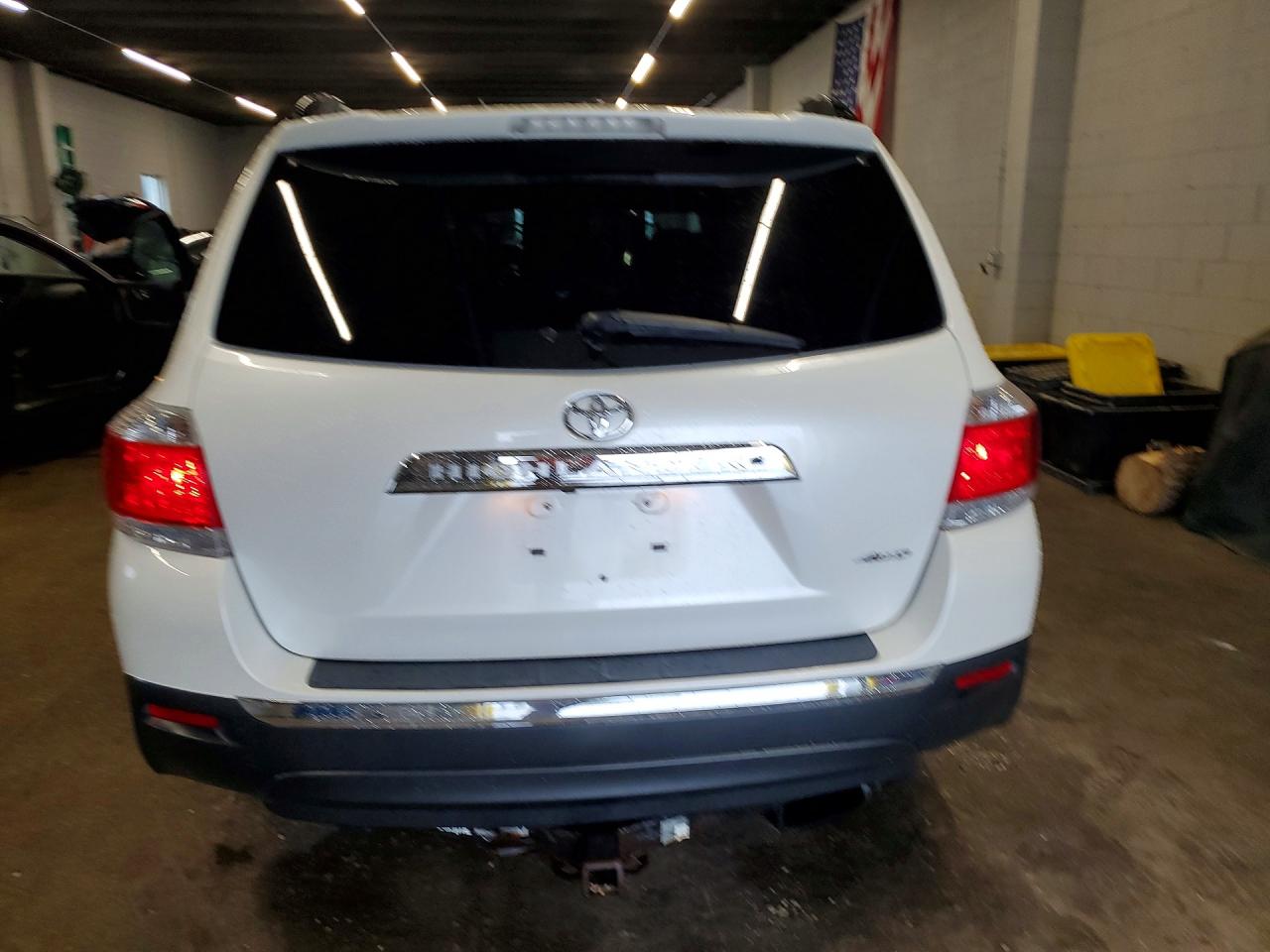 2011 Toyota Highlander Limited White vin: 5TDDK3EH0BS047797