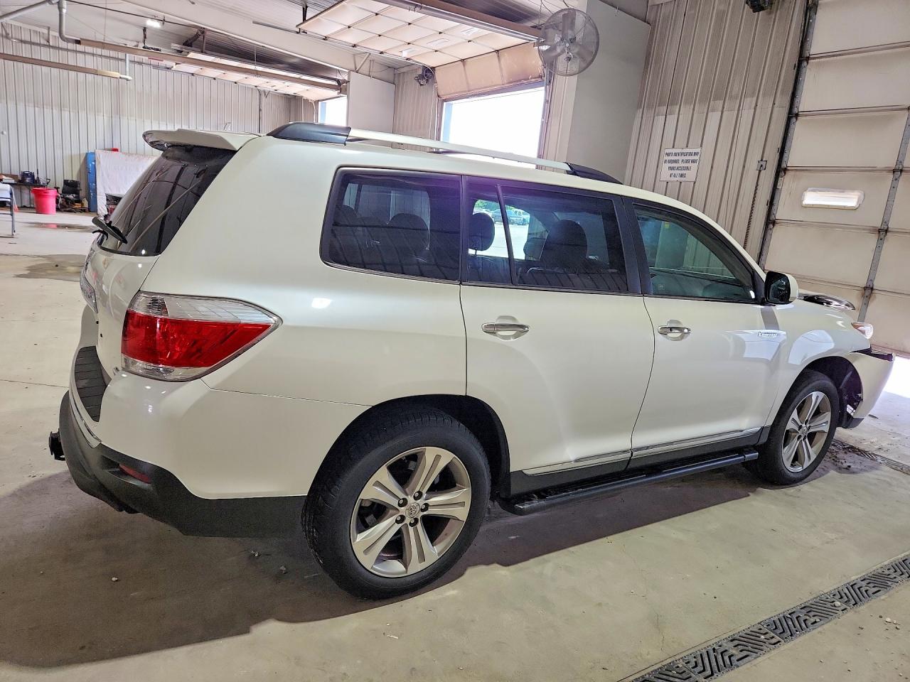 2012 Toyota Highlander Limited Cream vin: 5TDDK3EH0CS113685