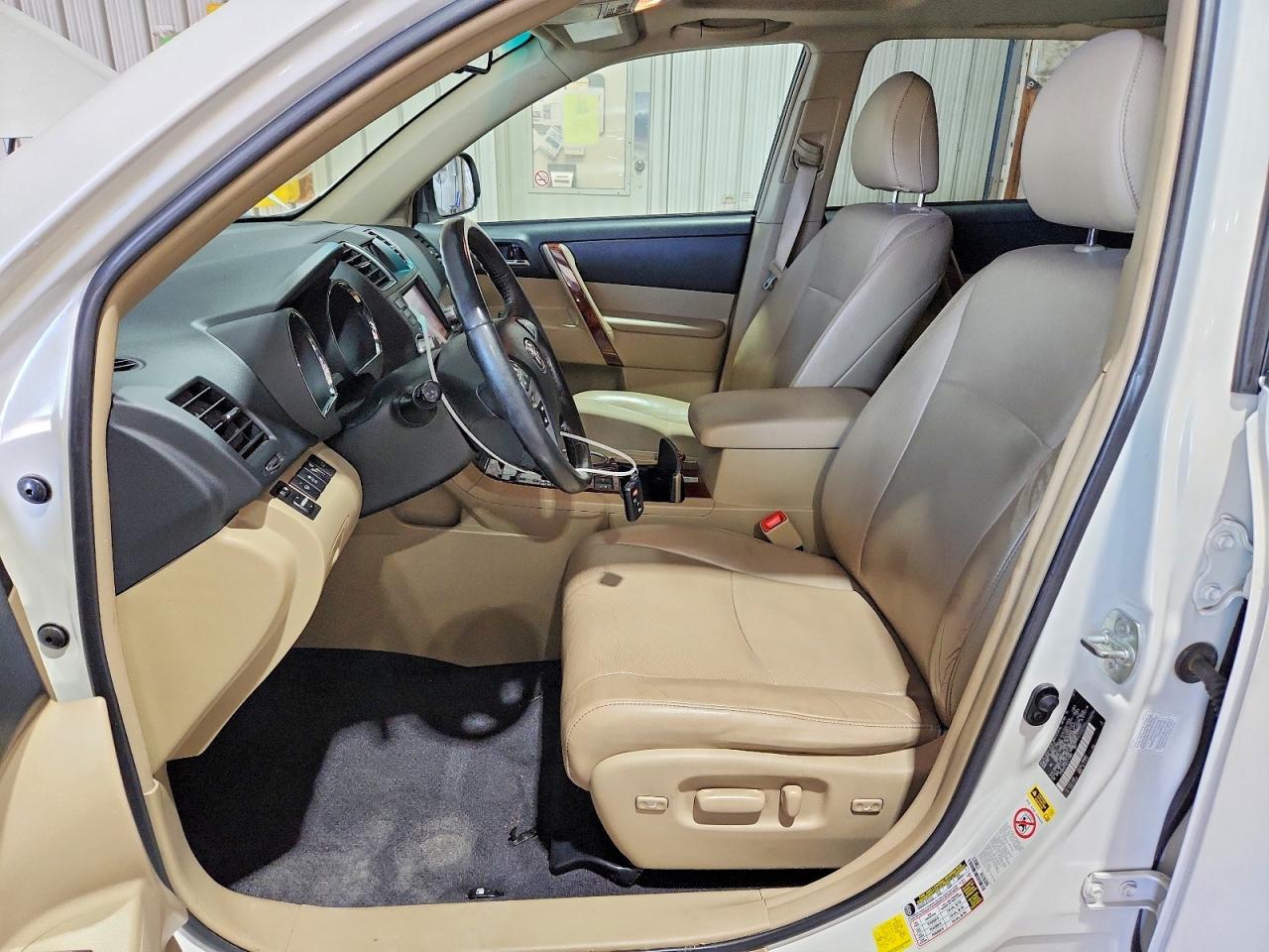 2012 Toyota Highlander Limited Cream vin: 5TDDK3EH0CS113685