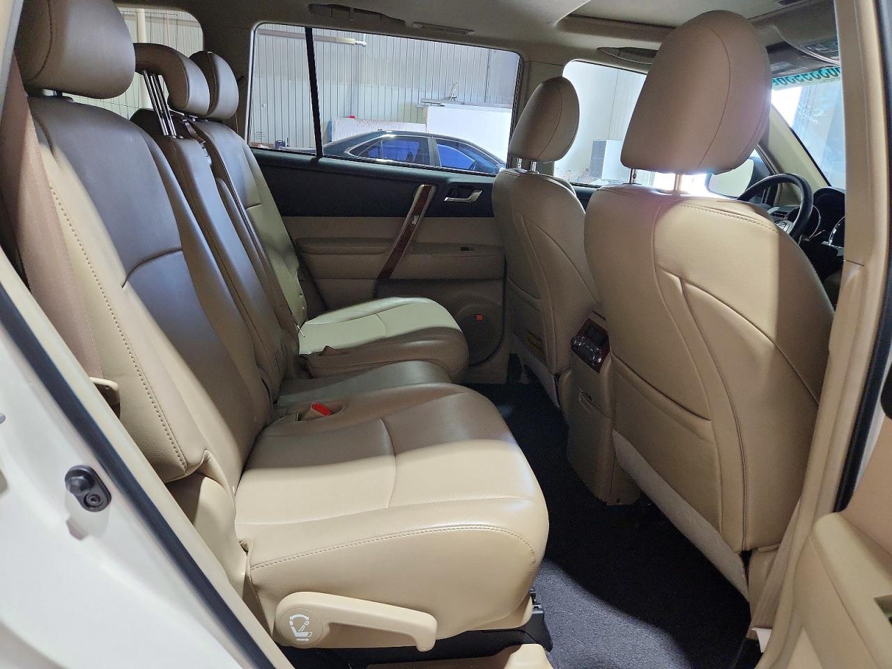 2012 Toyota Highlander Limited Cream vin: 5TDDK3EH0CS113685