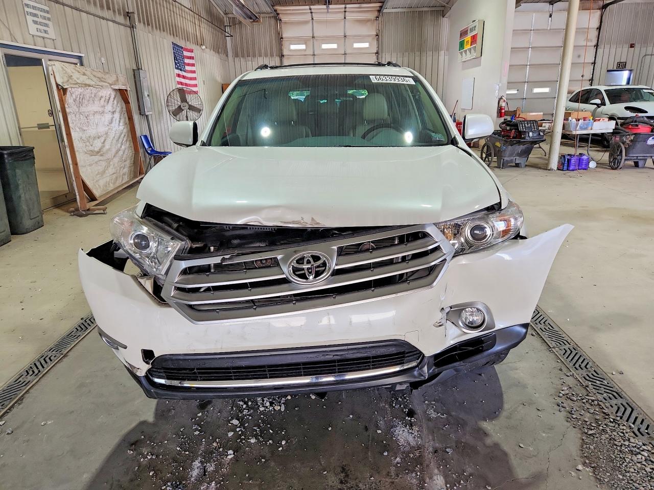 2012 Toyota Highlander Limited Cream vin: 5TDDK3EH0CS113685