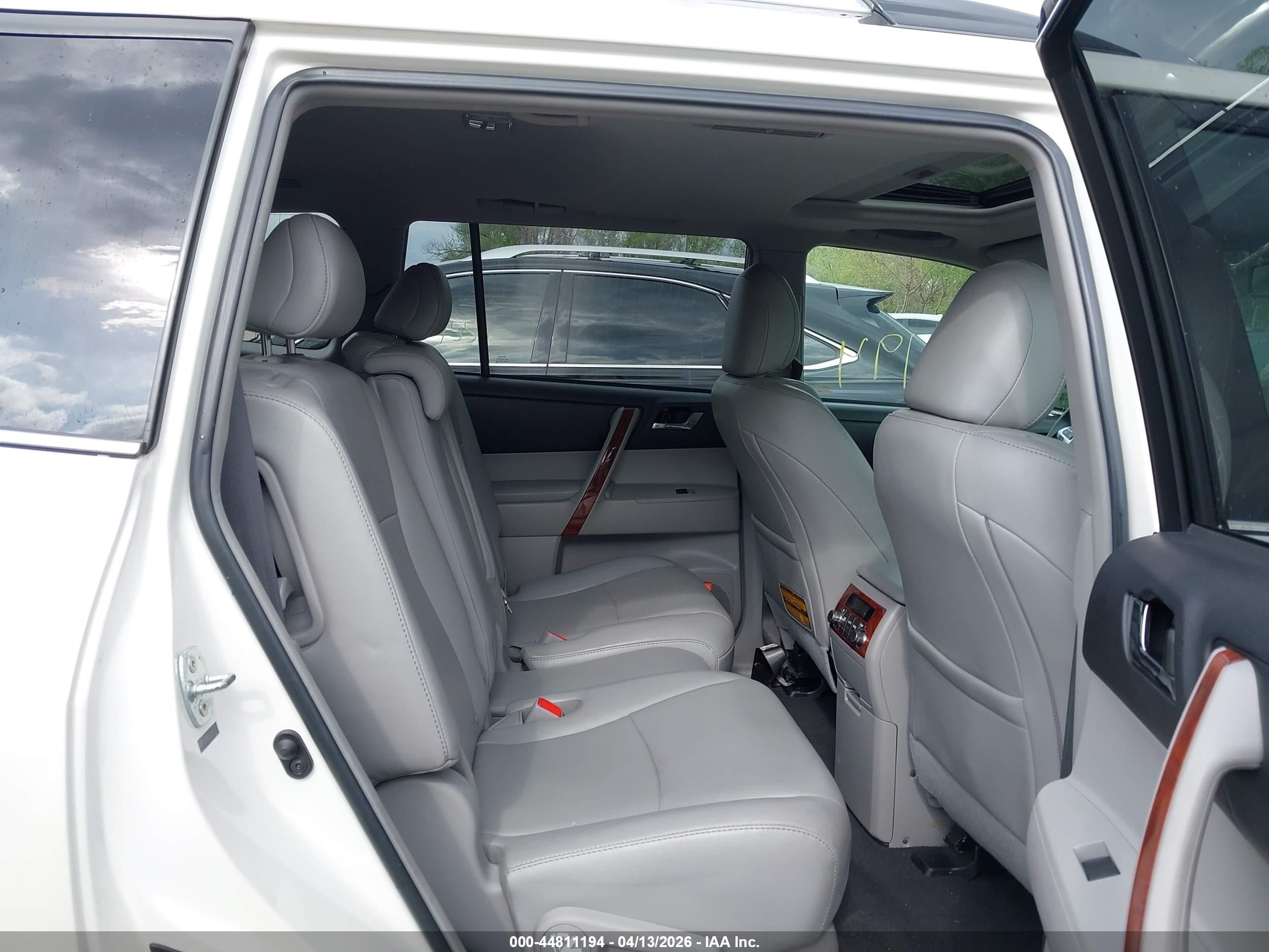 2012 Toyota Highlander Limited V6 Белый vin: 5TDDK3EH0CS117770