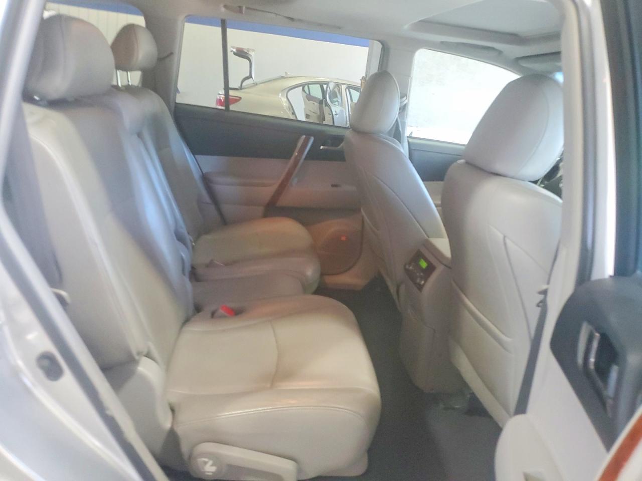 2013 Toyota Highlander Limited Silver vin: 5TDDK3EH0DS219295