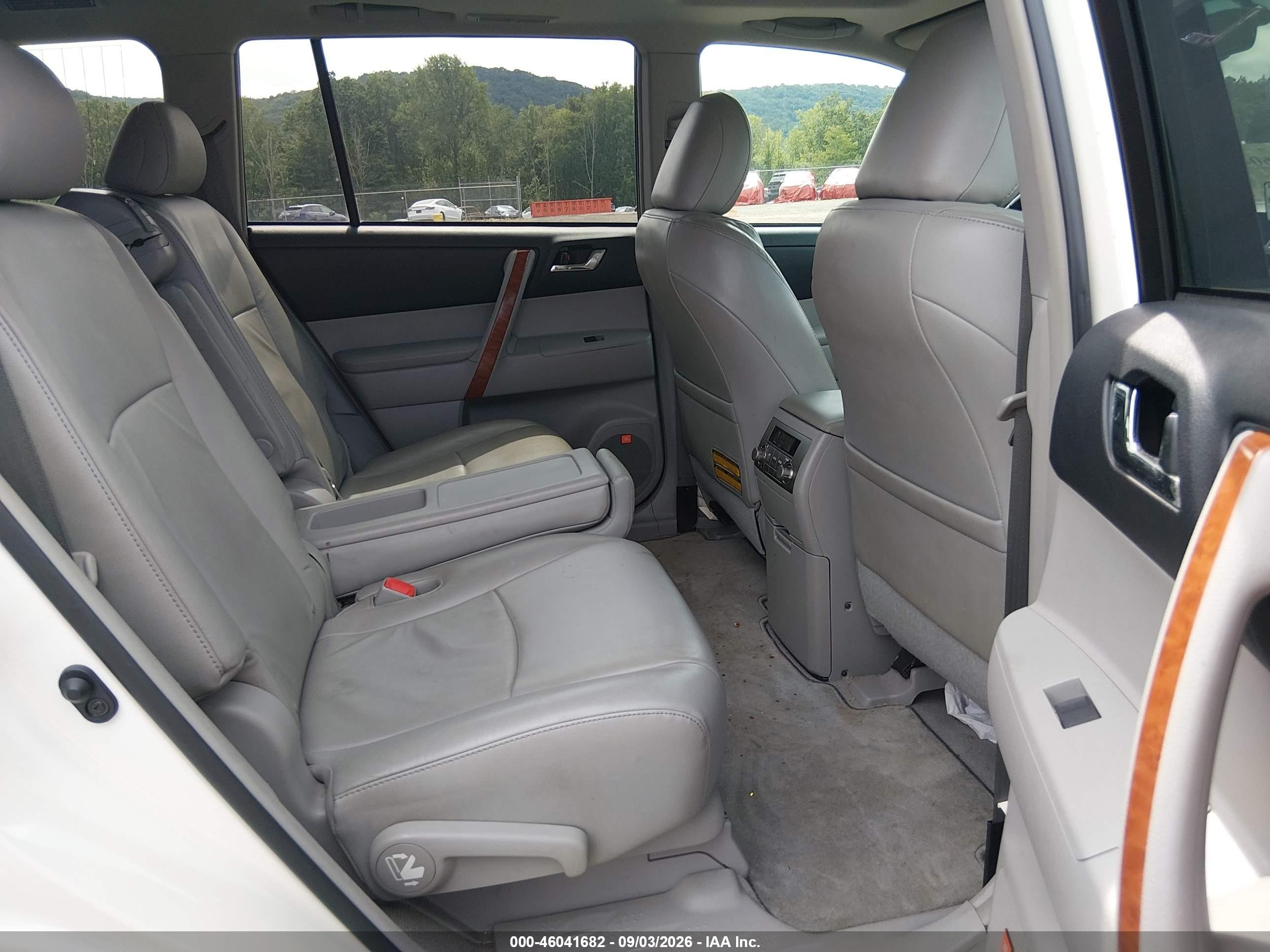 2010 Toyota Highlander Limited White vin: 5TDDK3EH1AS024480