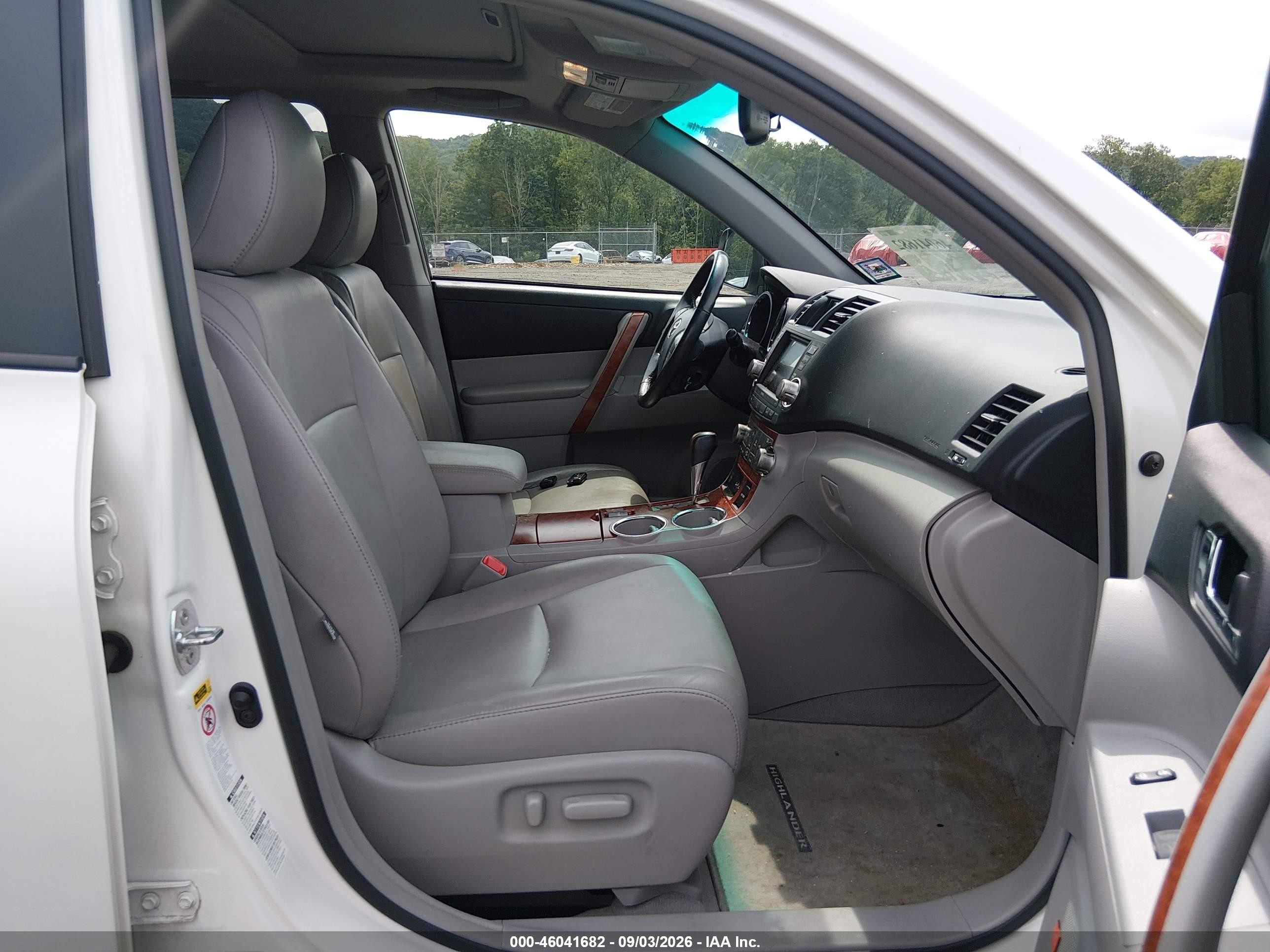 2010 Toyota Highlander Limited White vin: 5TDDK3EH1AS024480