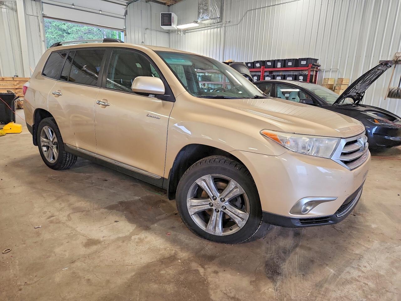 2011 Toyota Highlander Limited Tan vin: 5TDDK3EH1BS085913