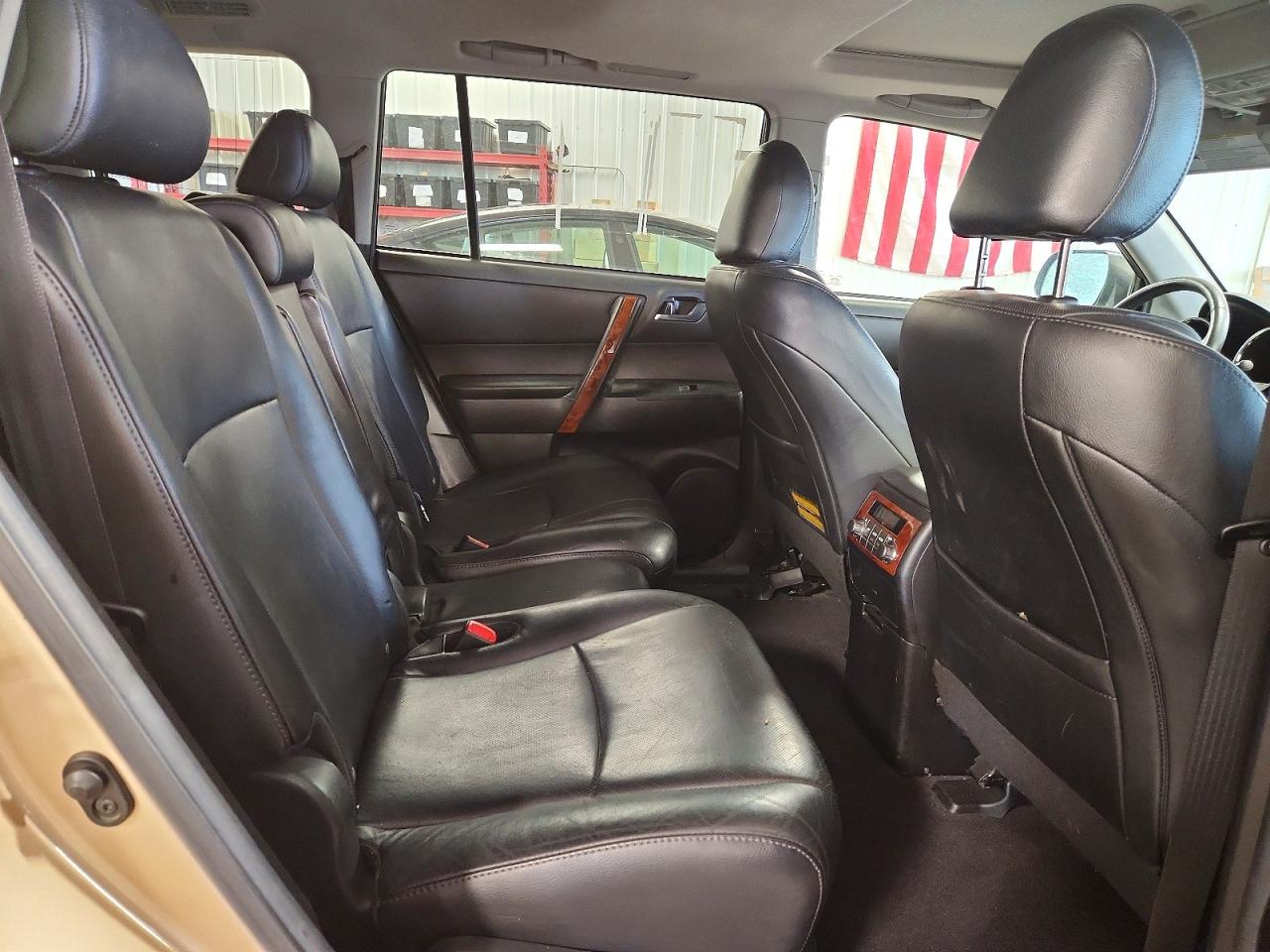 2011 Toyota Highlander Limited Tan vin: 5TDDK3EH1BS085913