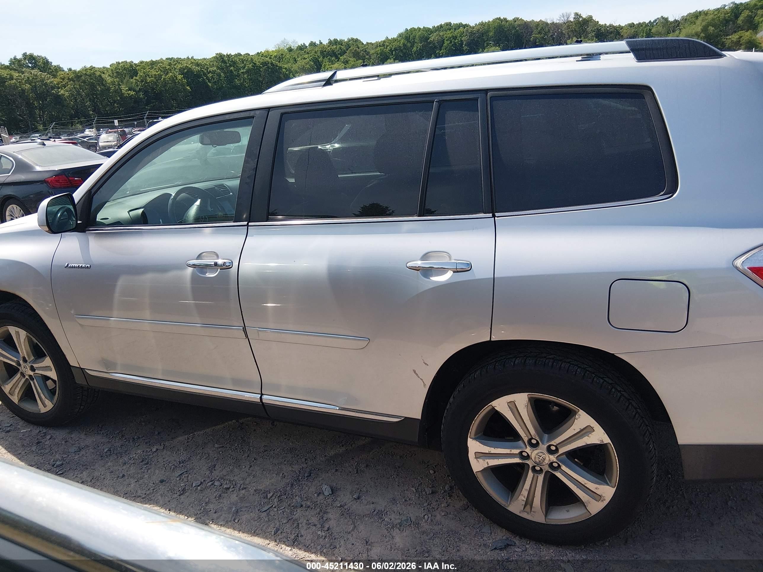 2011 Toyota Highlander Limited V6 Silver vin: 5TDDK3EH2BS083801