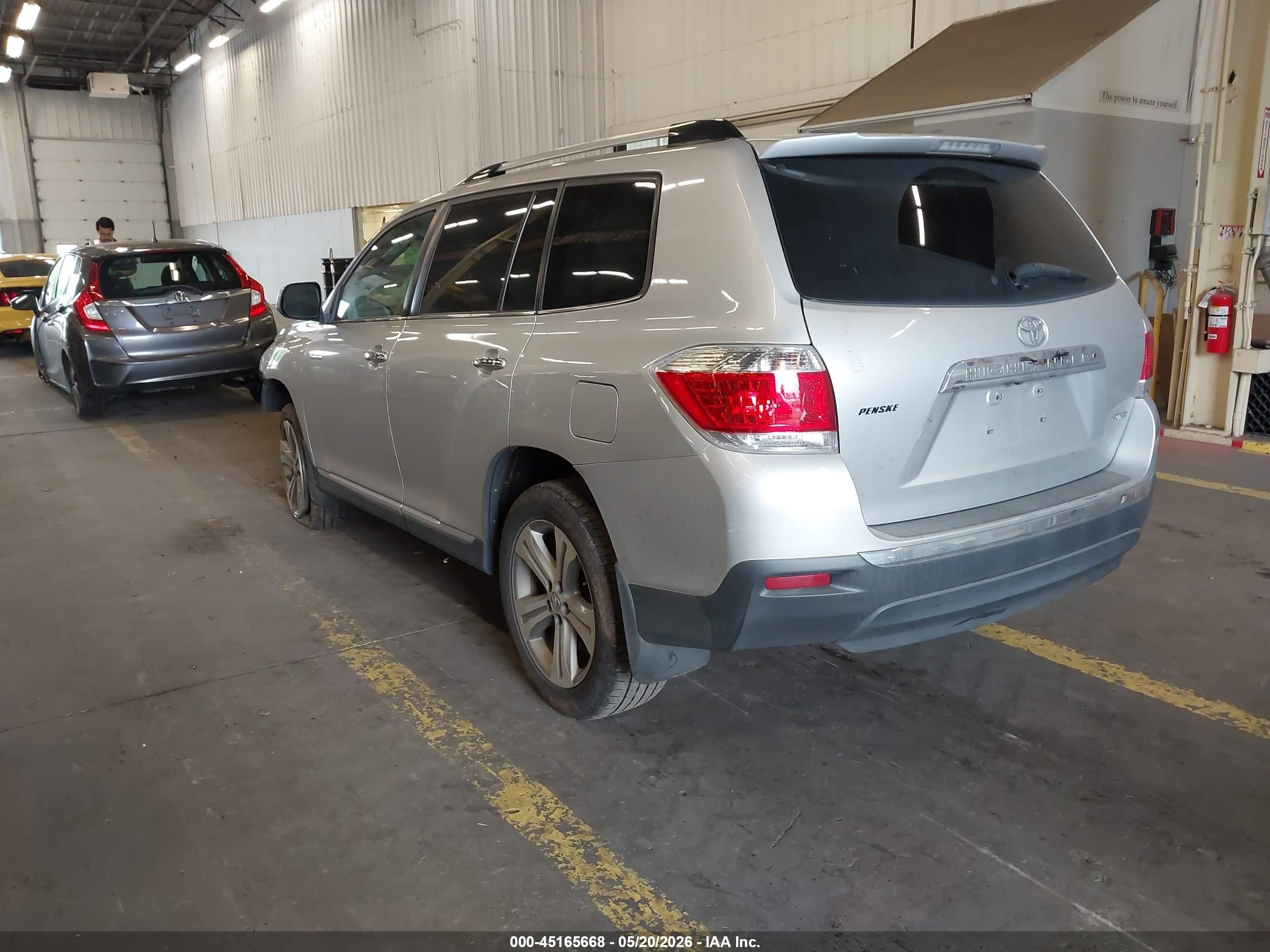 2012 Toyota Highlander Limited V6 Серебряный vin: 5TDDK3EH2CS139429
