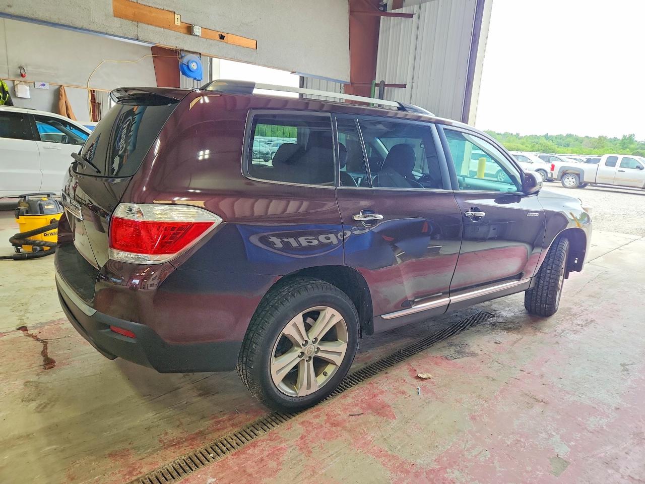 2012 Toyota Highlander Limited Burgundy vin: 5TDDK3EH2CS158904