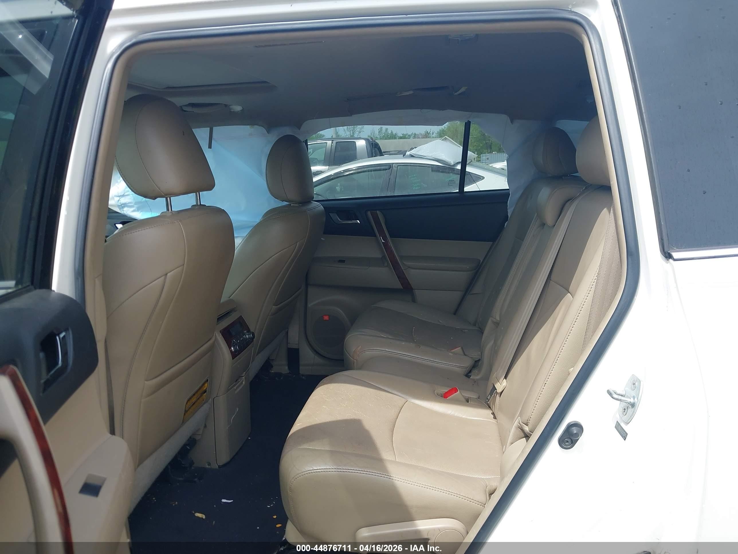 2012 Toyota Highlander Limited V6 White vin: 5TDDK3EH3CS127404