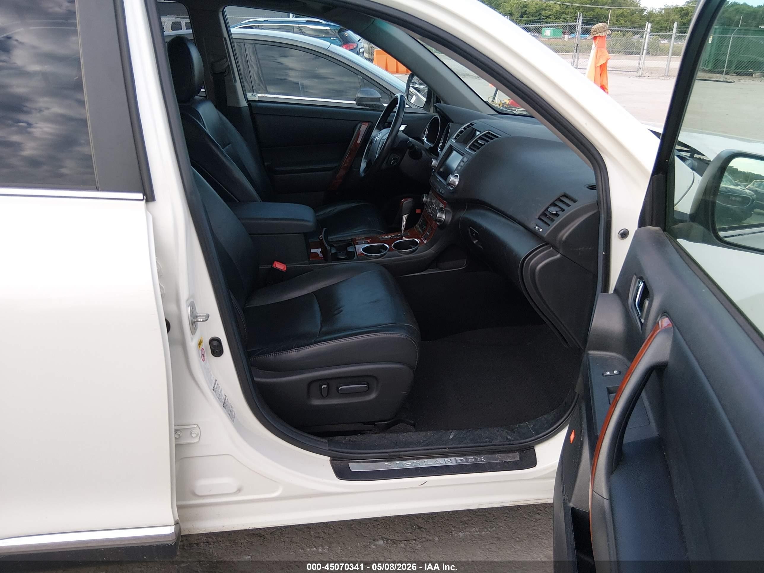 2011 Toyota Highlander Limited V6 White vin: 5TDDK3EH4BS075442