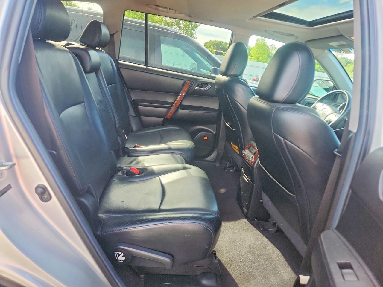 2012 Toyota Highlander Limited Silver vin: 5TDDK3EH4CS137407