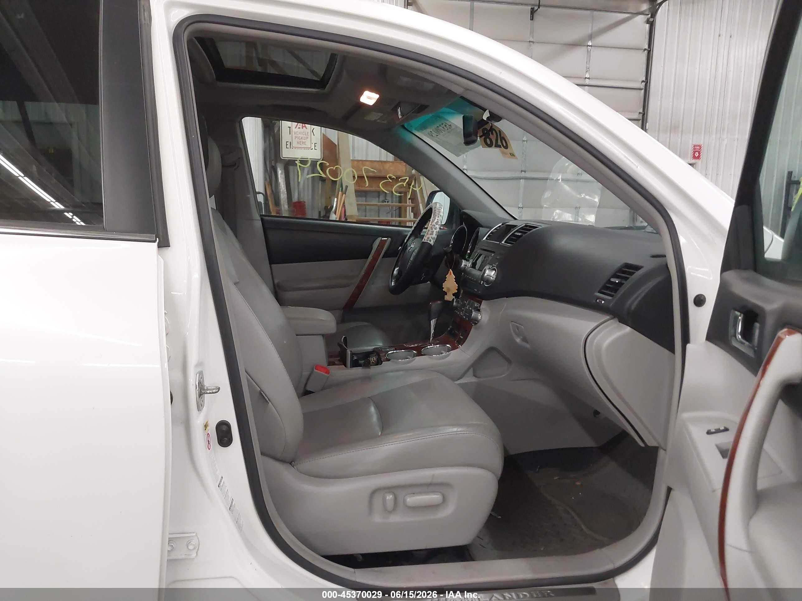2011 Toyota Highlander Limited V6 White vin: 5TDDK3EH5BS063302