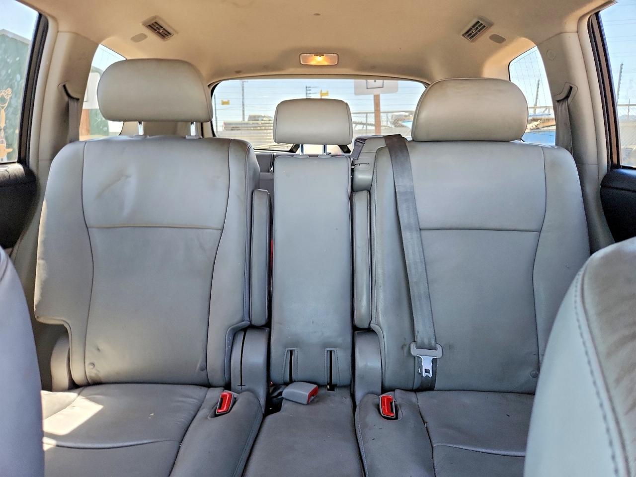 2010 Toyota Highlander Limited Silver vin: 5TDDK3EH7AS026508