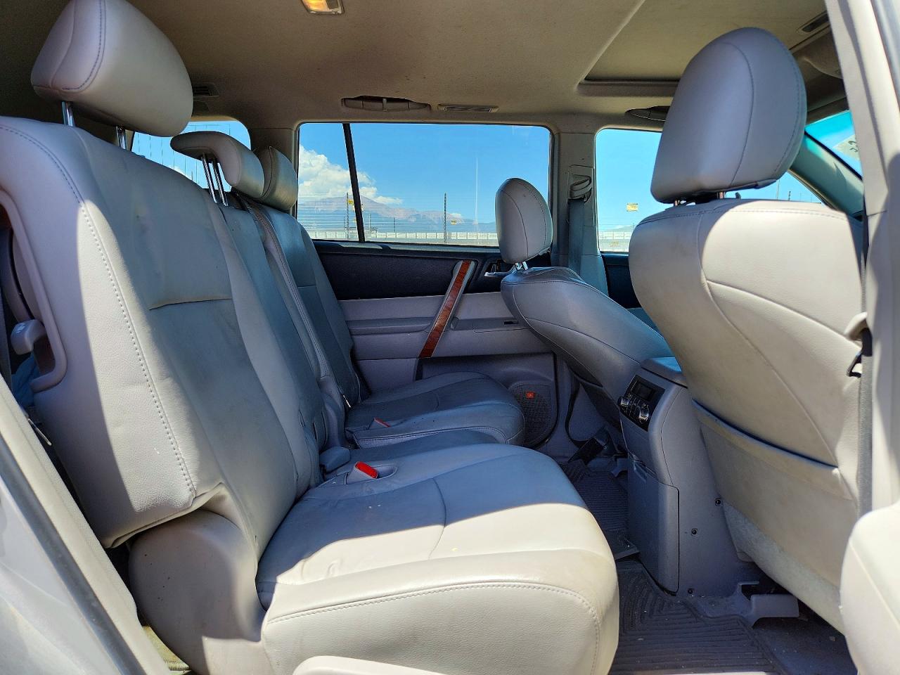 2010 Toyota Highlander Limited Silver vin: 5TDDK3EH7AS026508