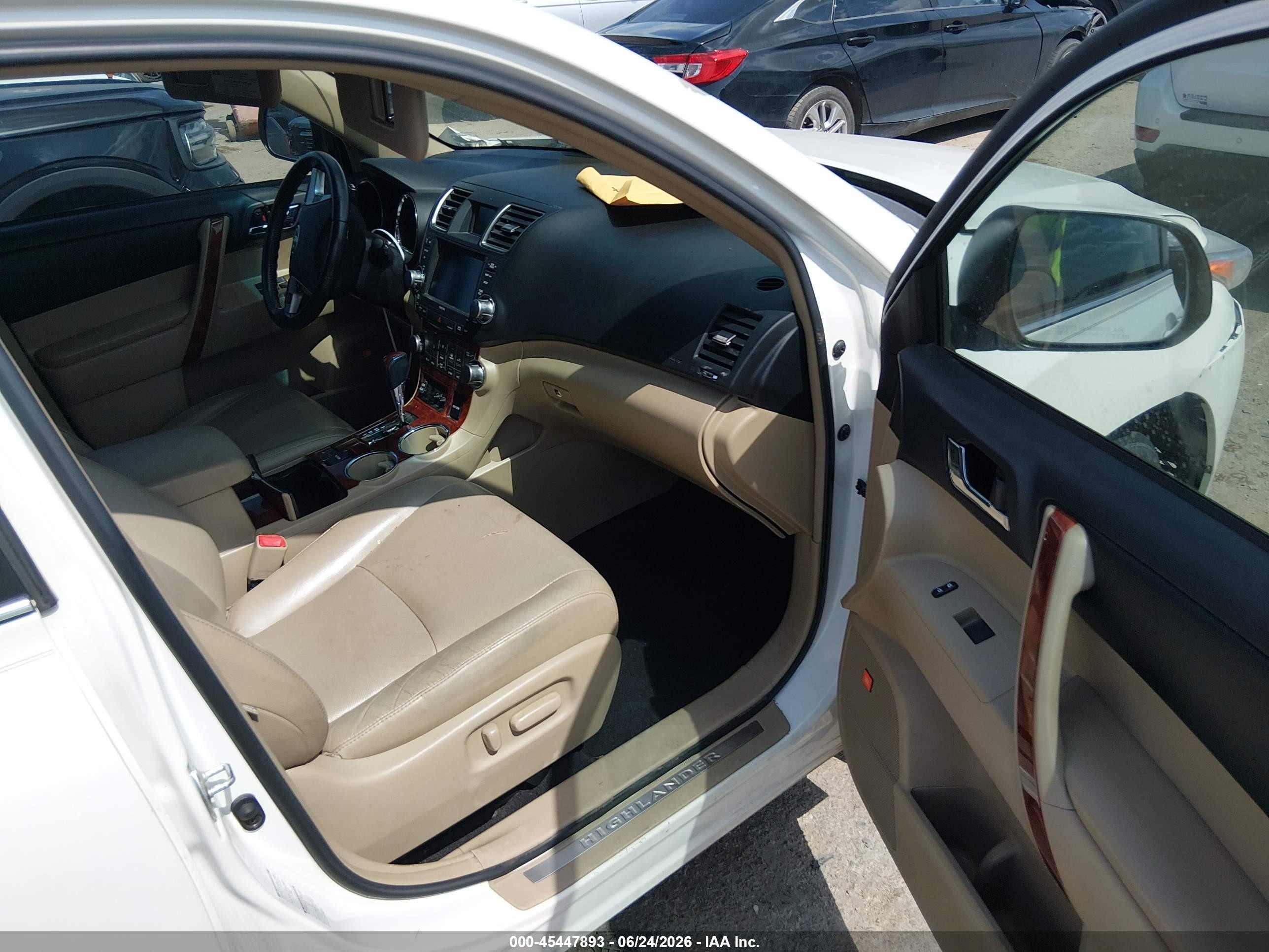 2011 Toyota Highlander Limited V6 White vin: 5TDDK3EH7BS068792