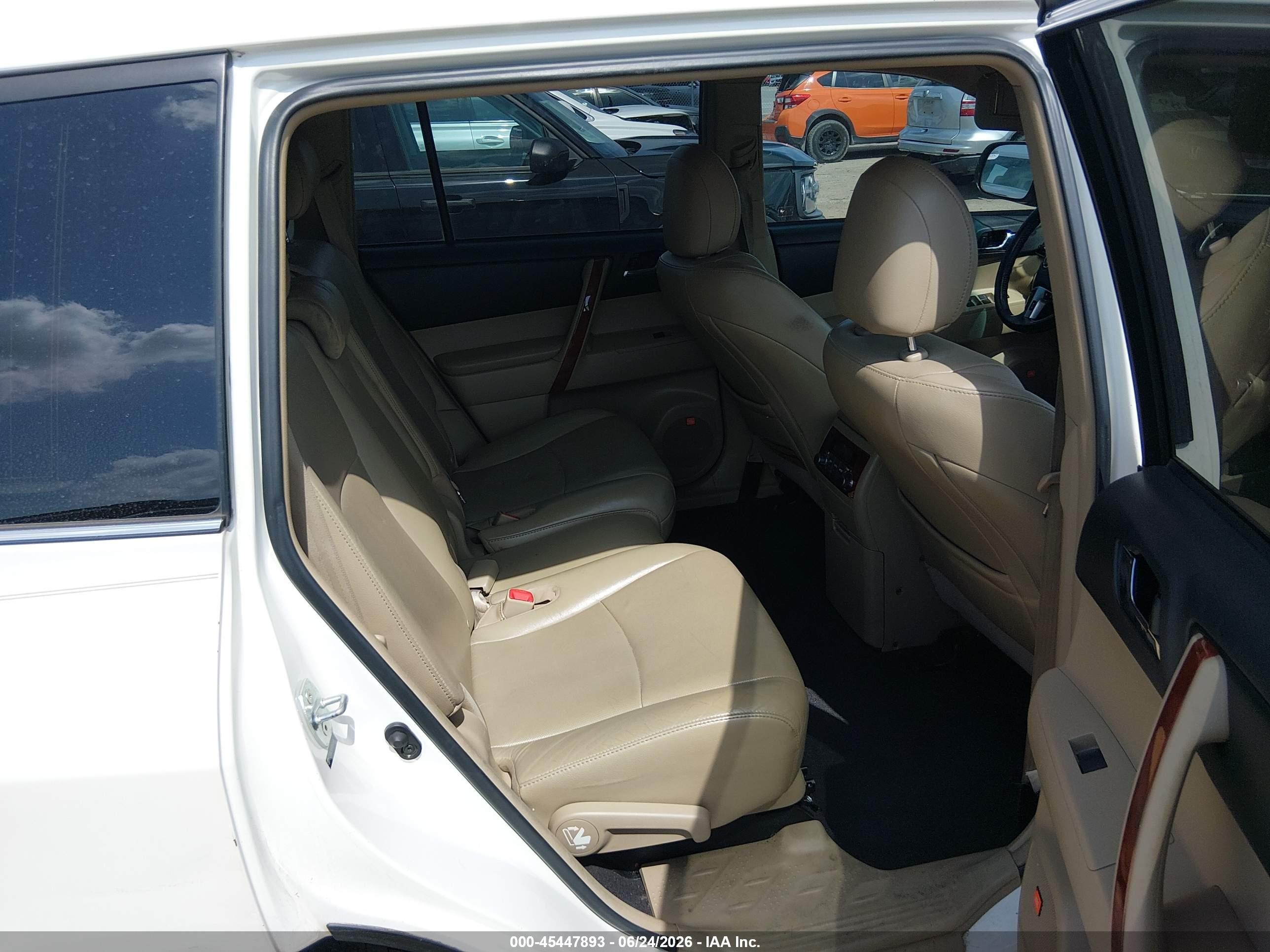 2011 Toyota Highlander Limited V6 White vin: 5TDDK3EH7BS068792