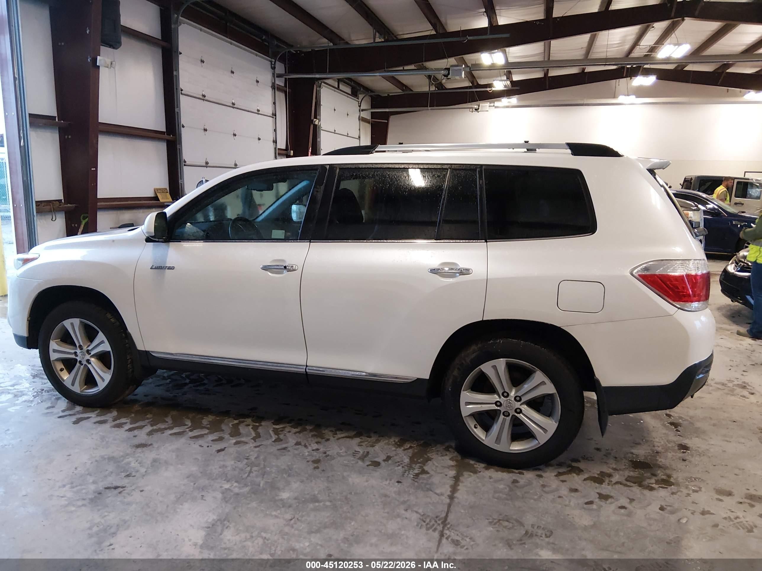 2013 Toyota Highlander Limited V6 White vin: 5TDDK3EH7DS219990