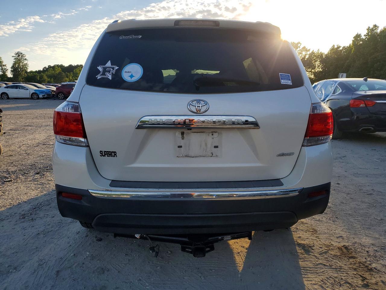 2013 Toyota Highlander White vin: 5TDDK3EH8DS269989