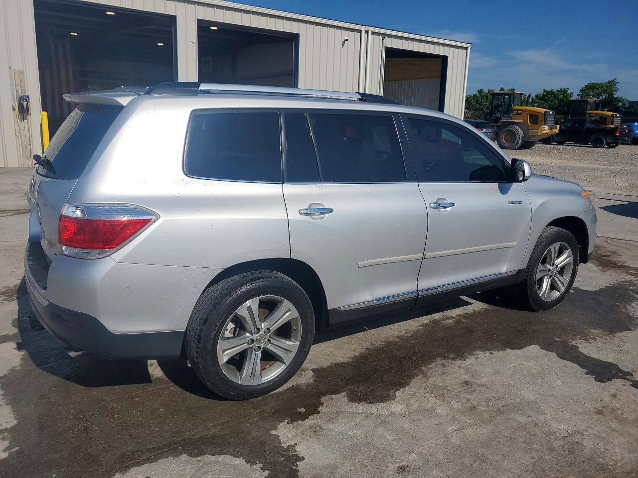 2011 Toyota Highlander Limited Silver vin: 5TDDK3EH9BS071807