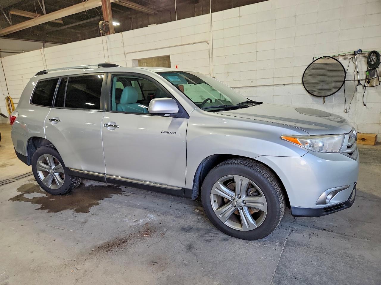 2012 Toyota Highlander Limited Silver vin: 5TDDK3EH9CS099530