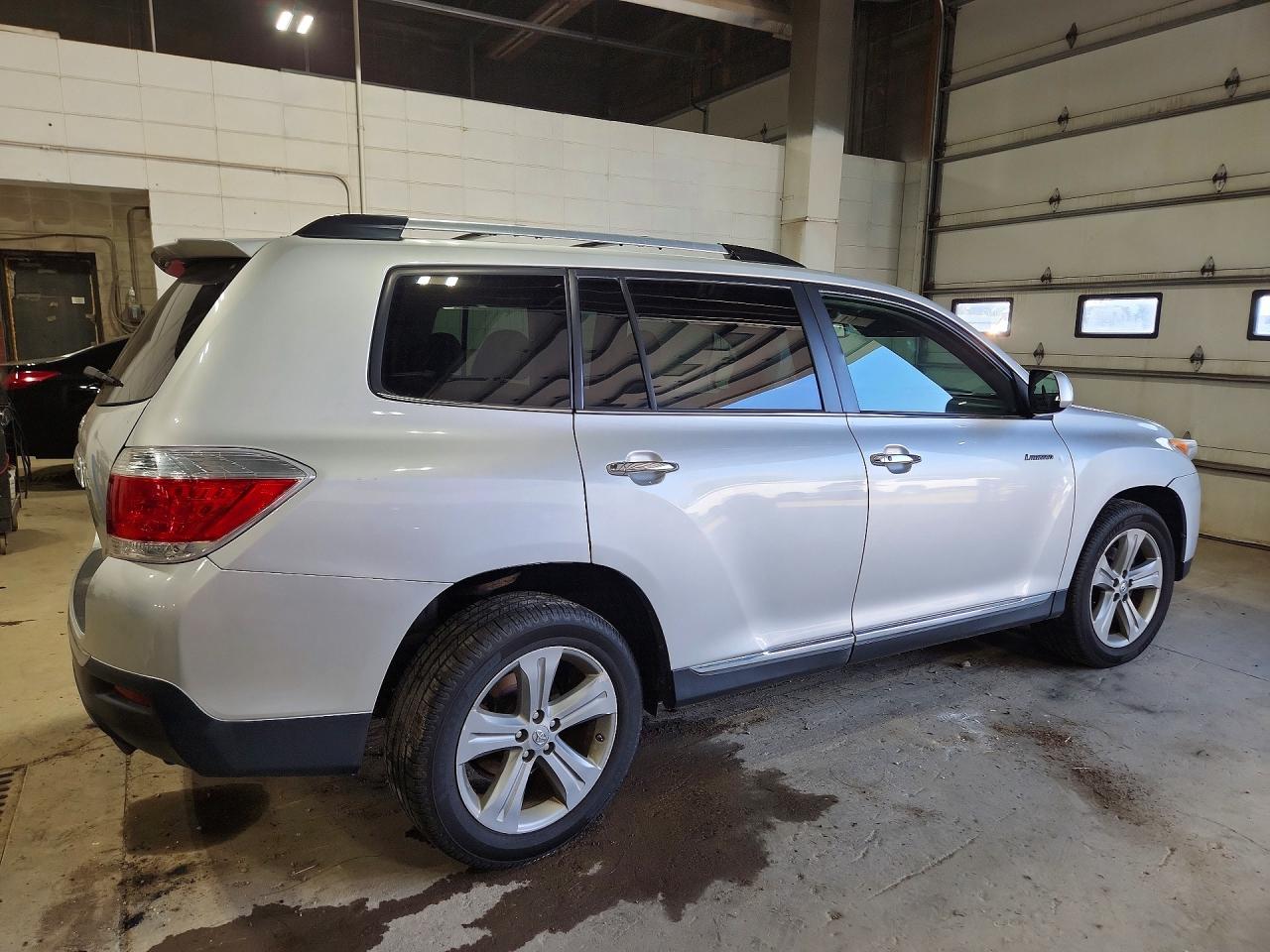 2012 Toyota Highlander Limited Silver vin: 5TDDK3EH9CS099530