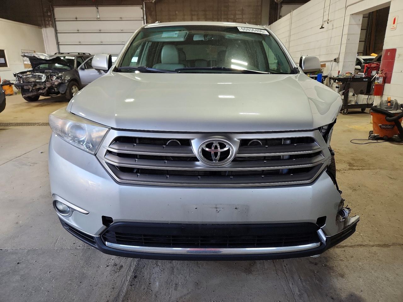 2012 Toyota Highlander Limited Silver vin: 5TDDK3EH9CS099530