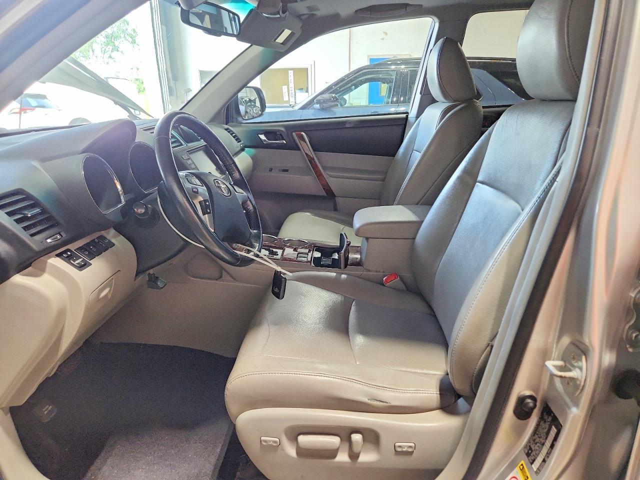 2012 Toyota Highlander Limited Silver vin: 5TDDK3EH9CS099530