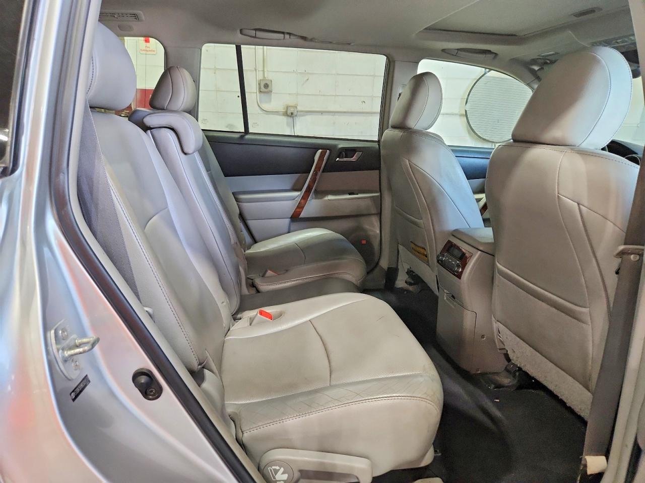 2012 Toyota Highlander Limited Silver vin: 5TDDK3EH9CS099530