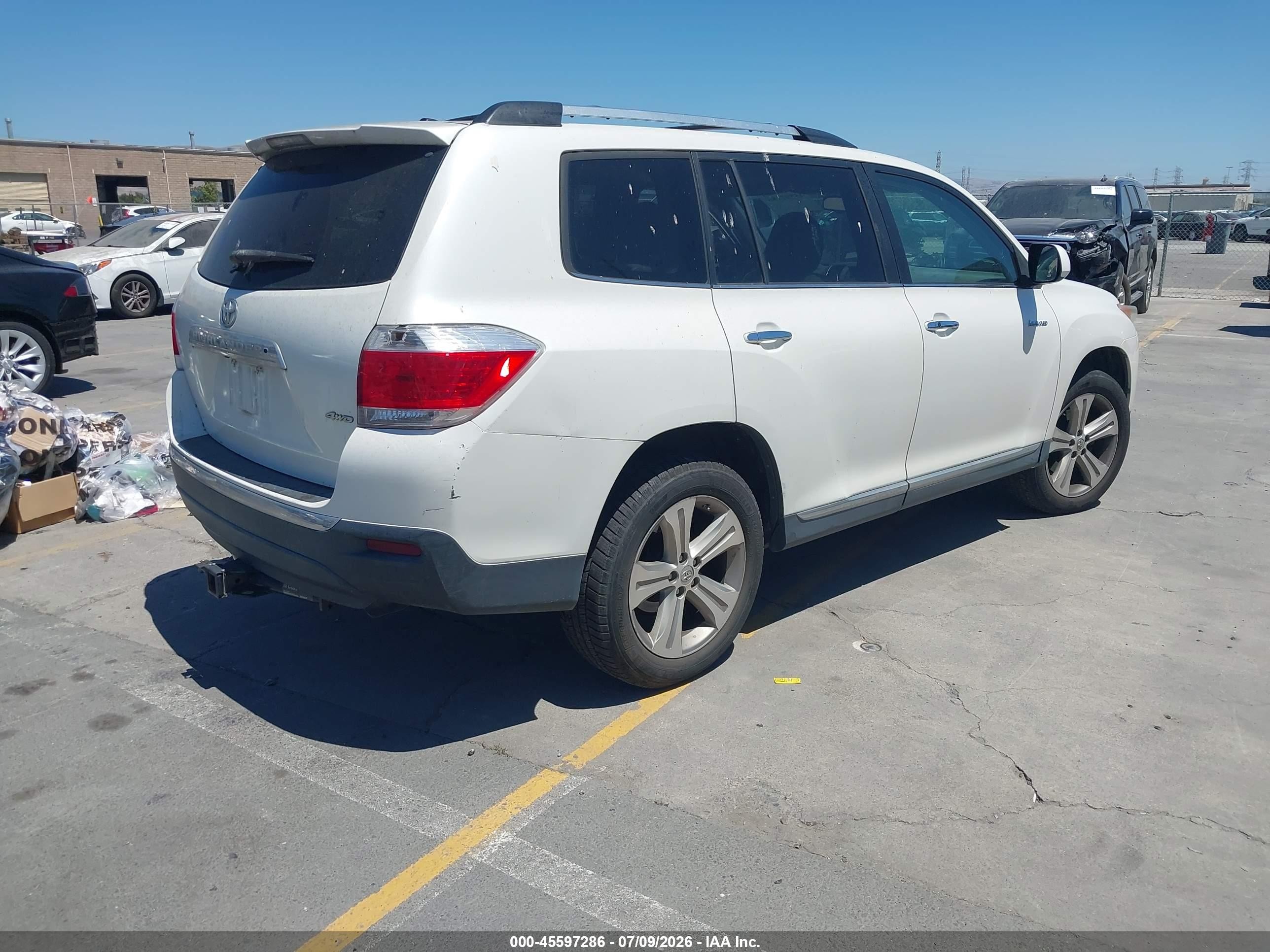 2013 Toyota Highlander Limited V6 White vin: 5TDDK3EHXDS177606