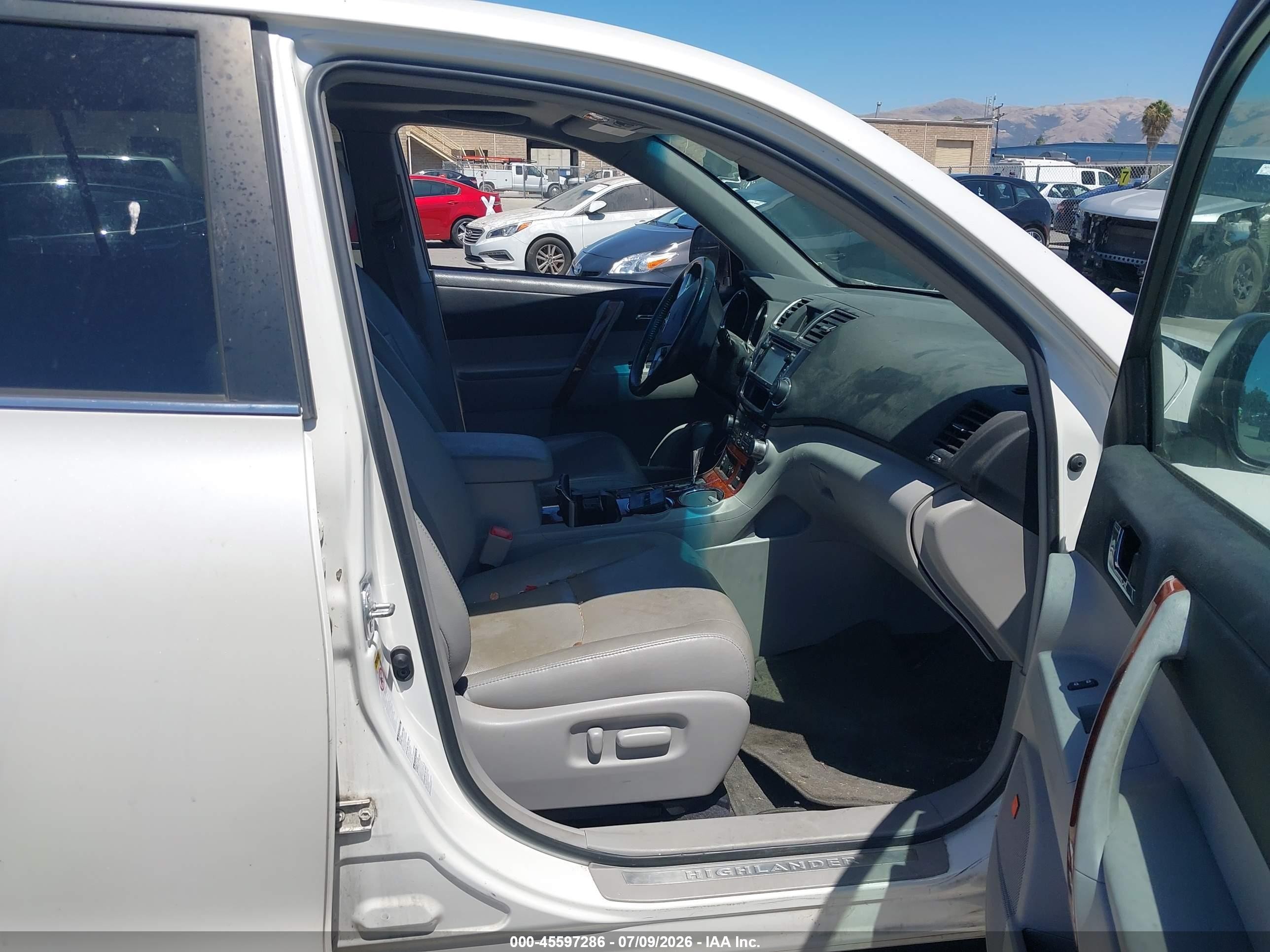 2013 Toyota Highlander Limited V6 White vin: 5TDDK3EHXDS177606