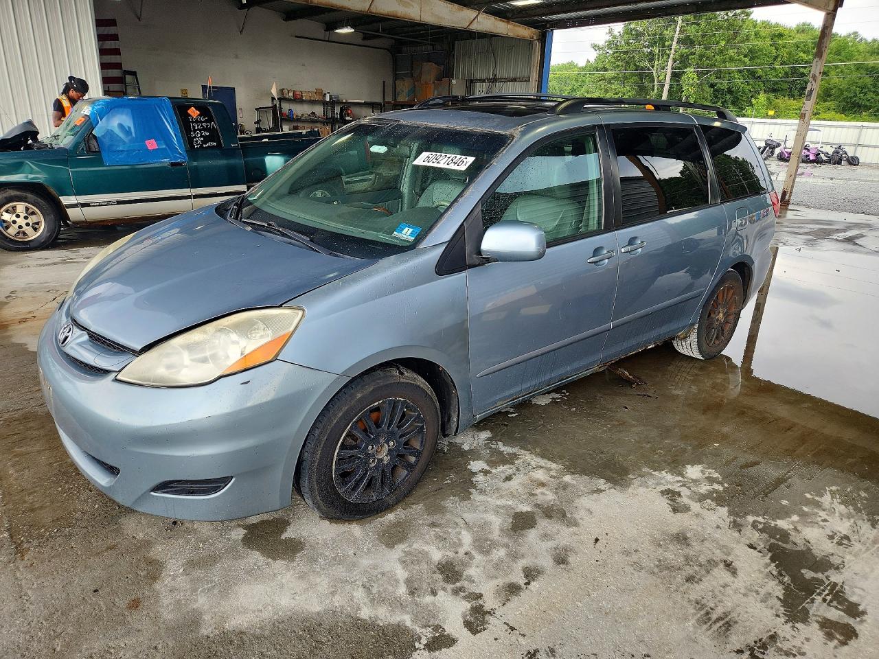 2010 Toyota Sienna Xle Blue vin: 5TDDK4CC1AS028249
