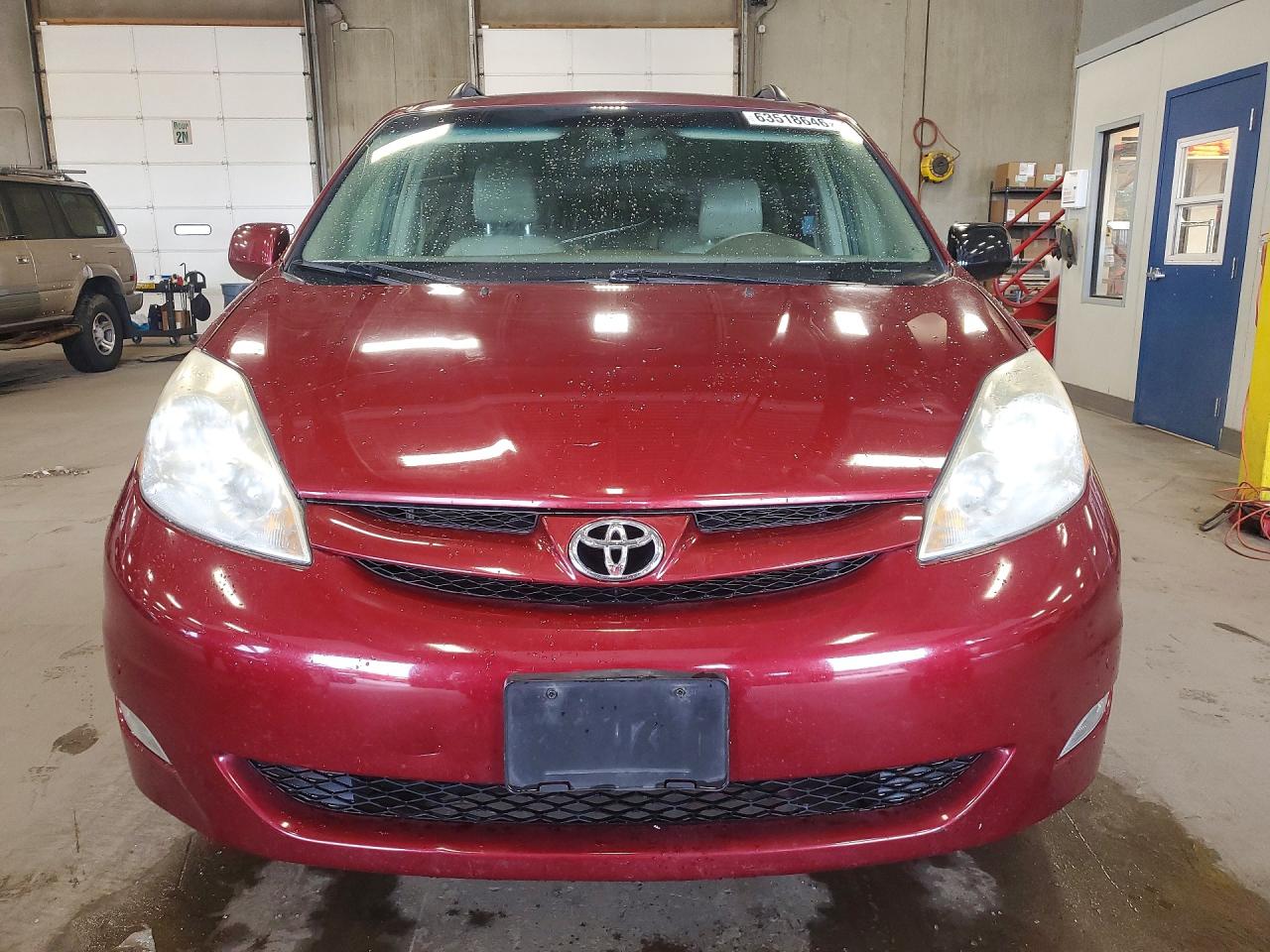 2010 Toyota Sienna Xle Red vin: 5TDDK4CC1AS030311