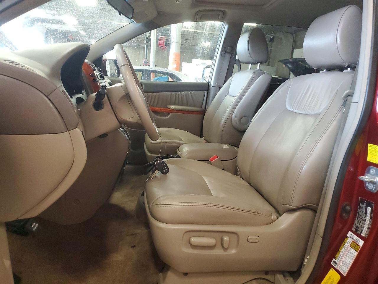 2010 Toyota Sienna Xle Red vin: 5TDDK4CC1AS030311