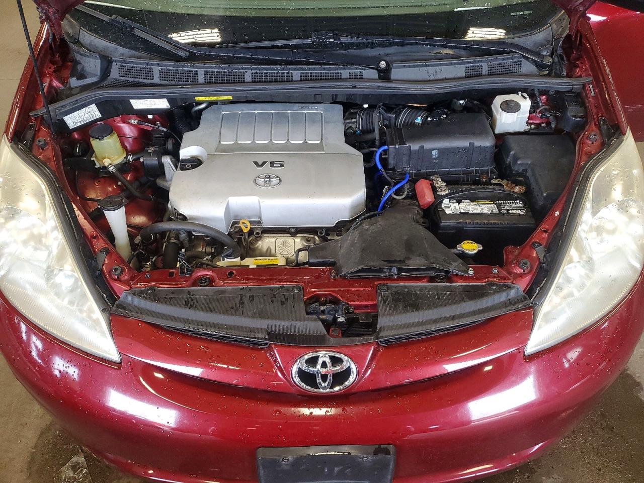 2010 Toyota Sienna Xle Red vin: 5TDDK4CC1AS030311