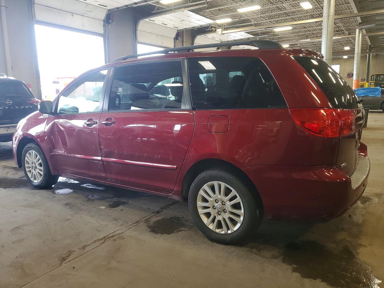 2010 Toyota Sienna Xle Red vin: 5TDDK4CC1AS030311