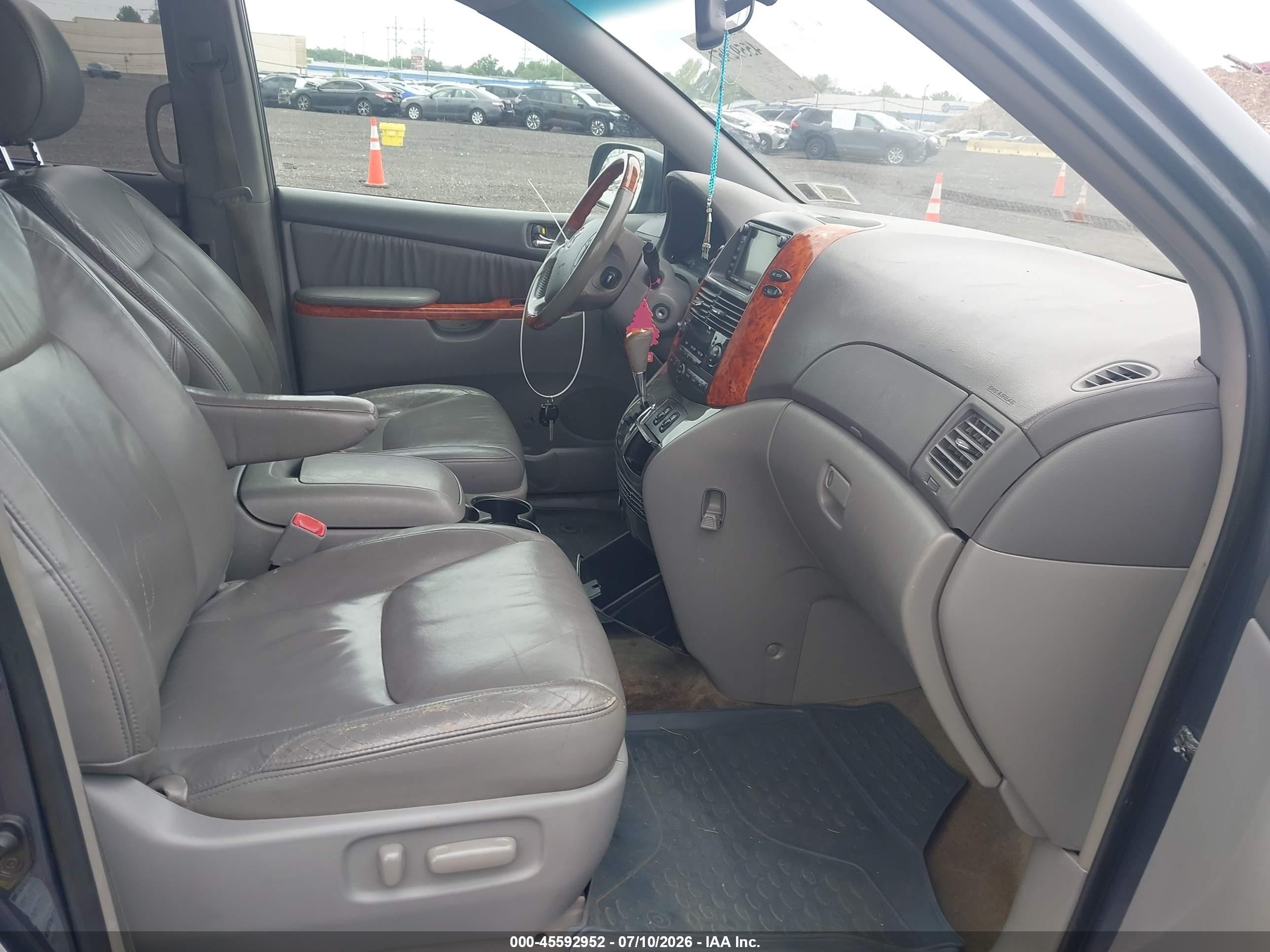 2010 Toyota Sienna Limited Серый vin: 5TDDK4CC1AS030373