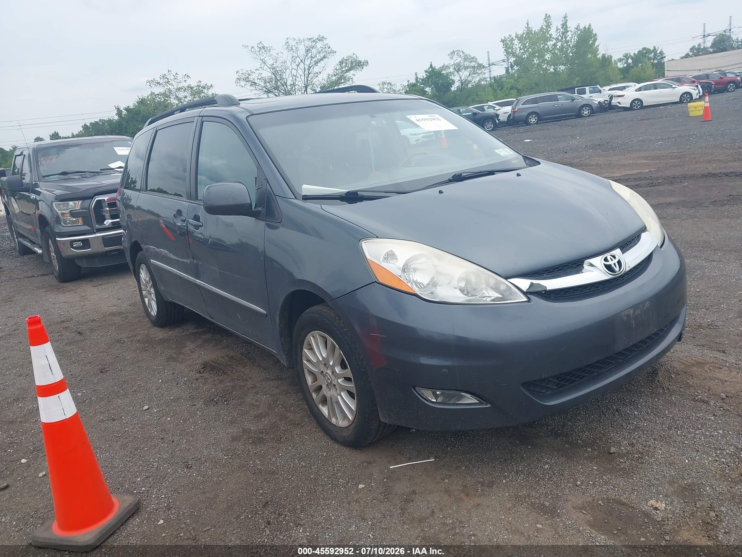 2010 Toyota Sienna Limited Серый vin: 5TDDK4CC1AS030373