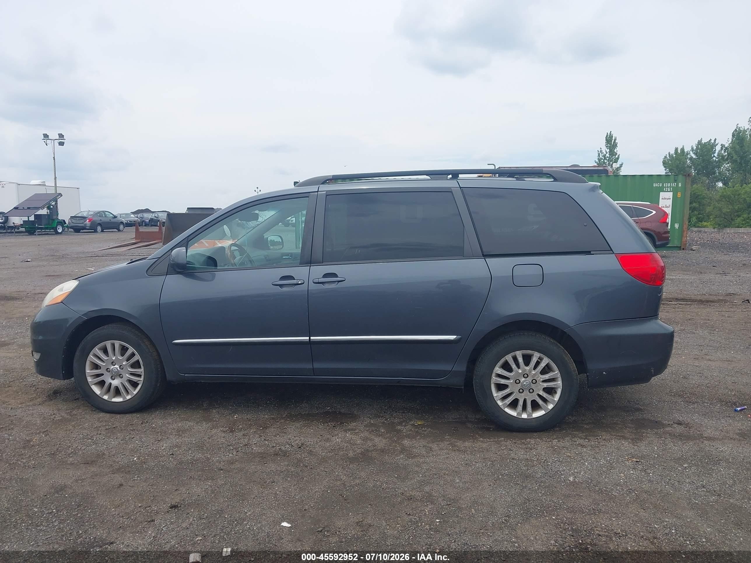 2010 Toyota Sienna Limited Серый vin: 5TDDK4CC1AS030373