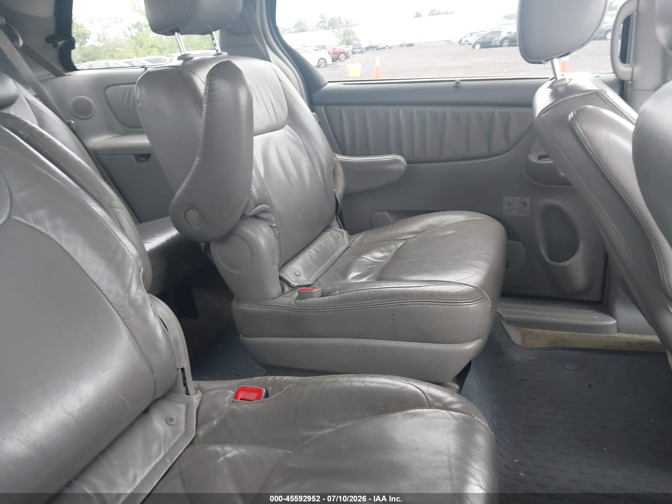 2010 Toyota Sienna Limited Серый vin: 5TDDK4CC1AS030373