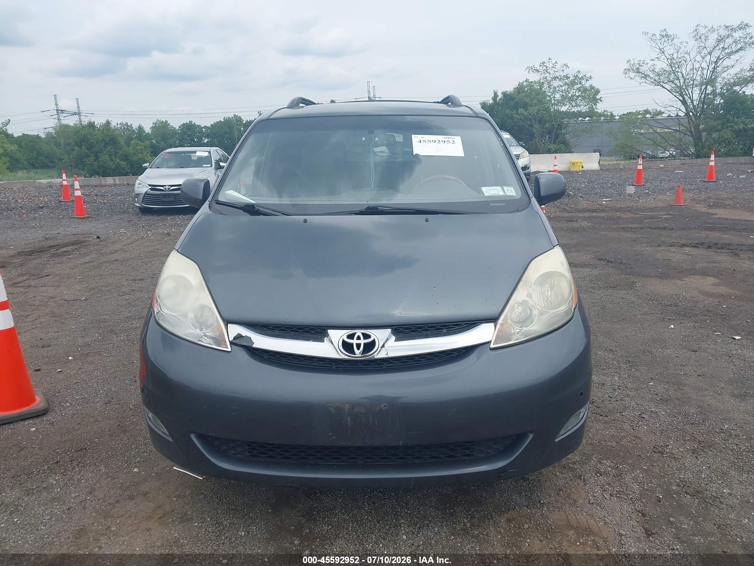2010 Toyota Sienna Limited Серый vin: 5TDDK4CC1AS030373