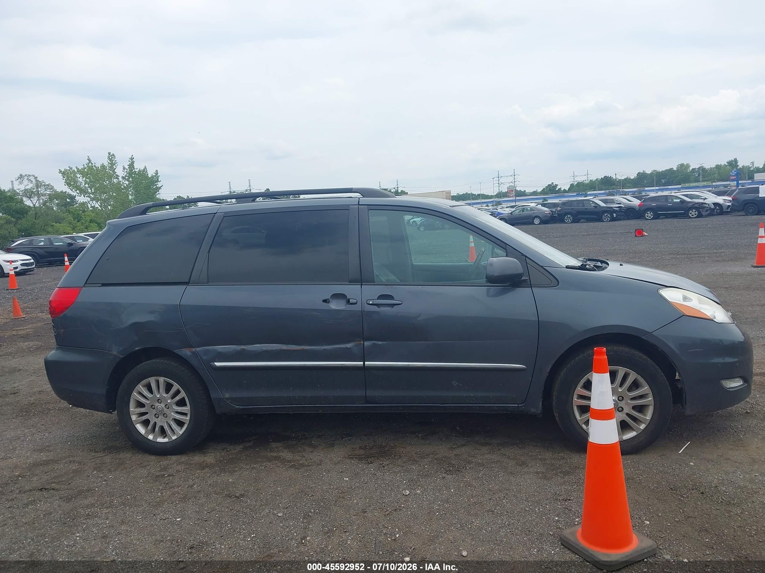 2010 Toyota Sienna Limited Серый vin: 5TDDK4CC1AS030373