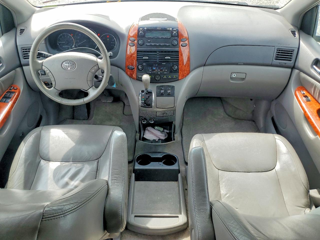 2010 Toyota Sienna Xle White vin: 5TDDK4CC4AS033705