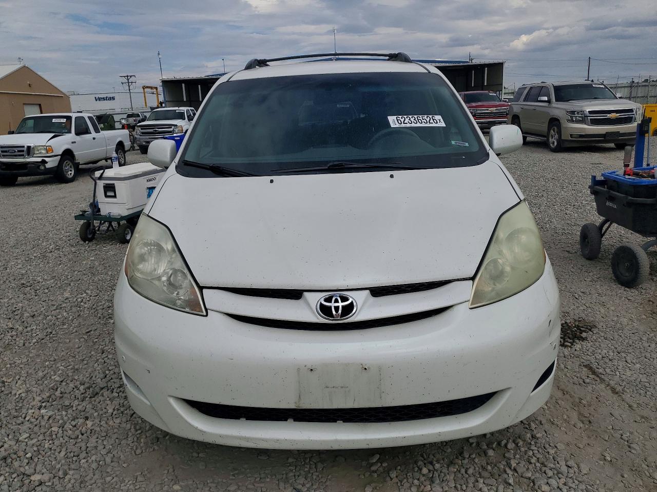 2010 Toyota Sienna Xle White vin: 5TDDK4CC4AS033705