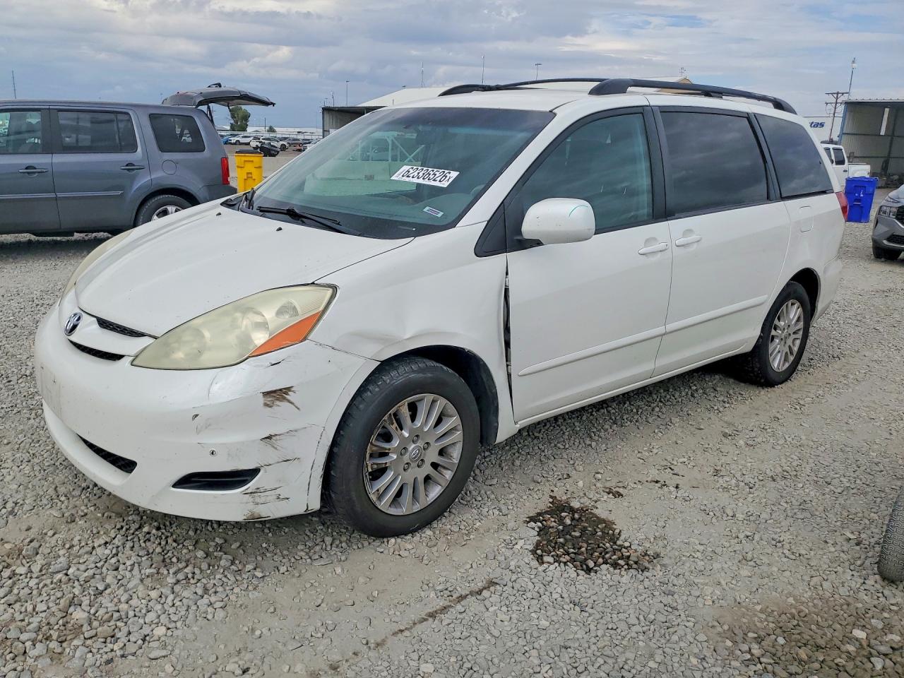 2010 Toyota Sienna Xle White vin: 5TDDK4CC4AS033705