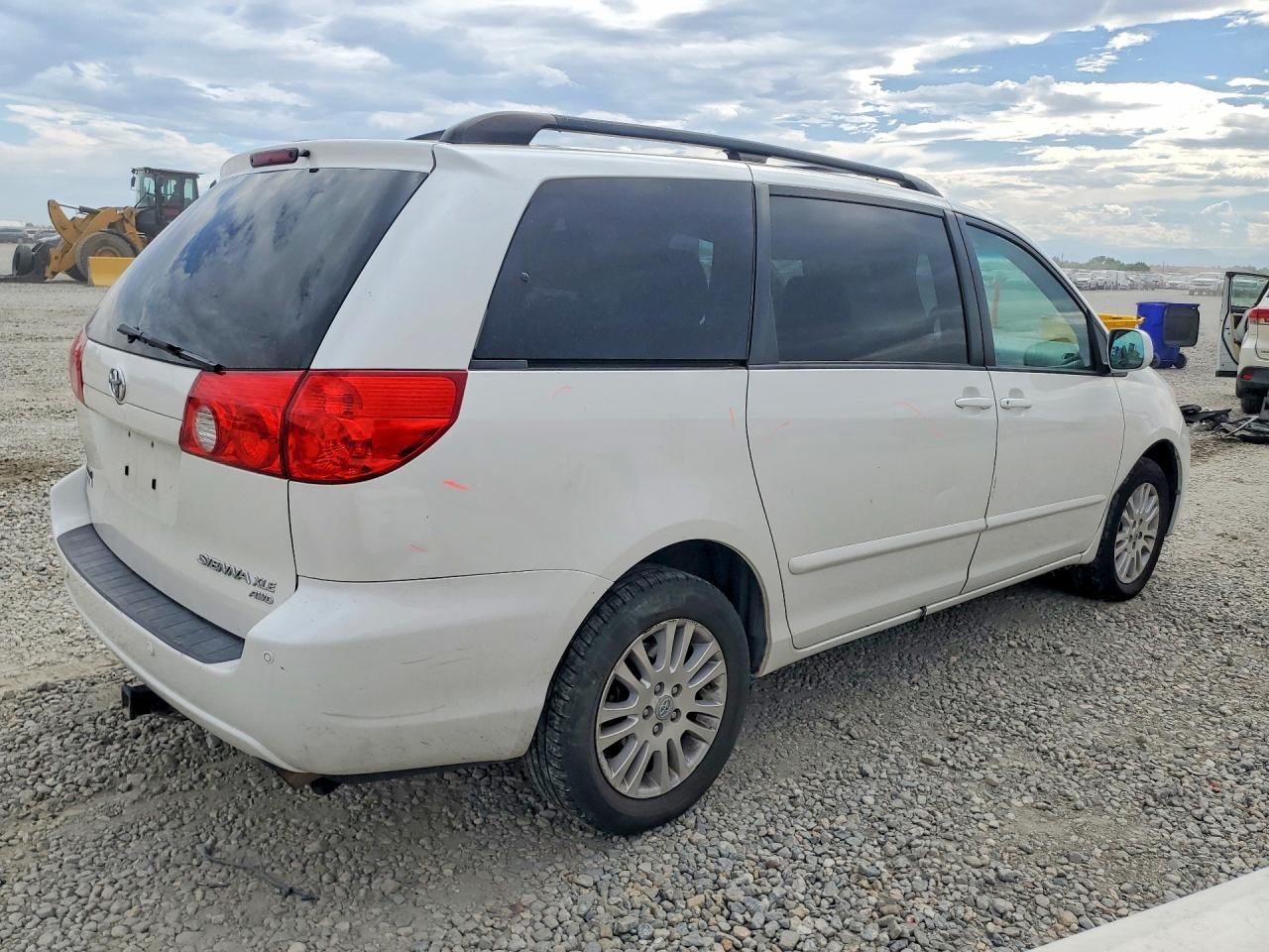 2010 Toyota Sienna Xle White vin: 5TDDK4CC4AS033705